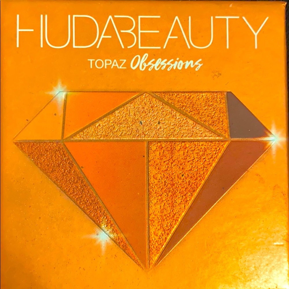 HUDA eyeshadow palette